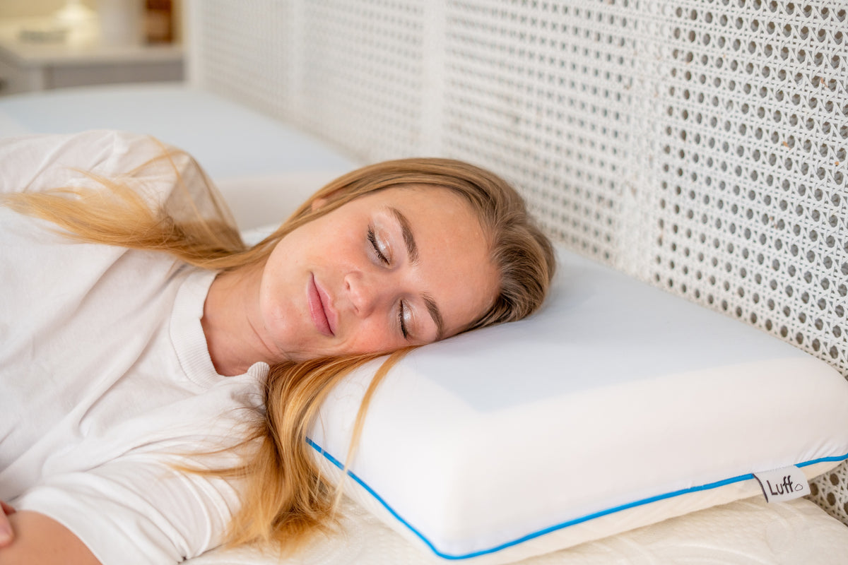Luff Mayfair Cooling Gel Pillow - anti-allergy and antibacterial, deeper cooler sleep. Removable and washable bamboo cover.